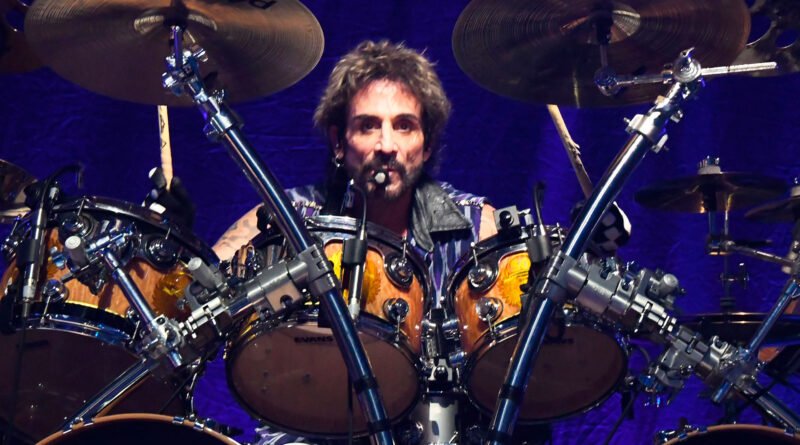 deen castronovo passa mal durante show do journey