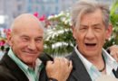 ian mckellen presta homenagem a patrick stewart