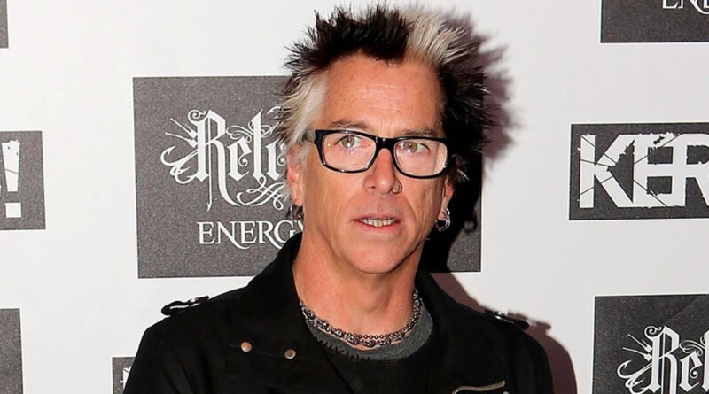 Noodles se afasta do Offspring por problema de saúde